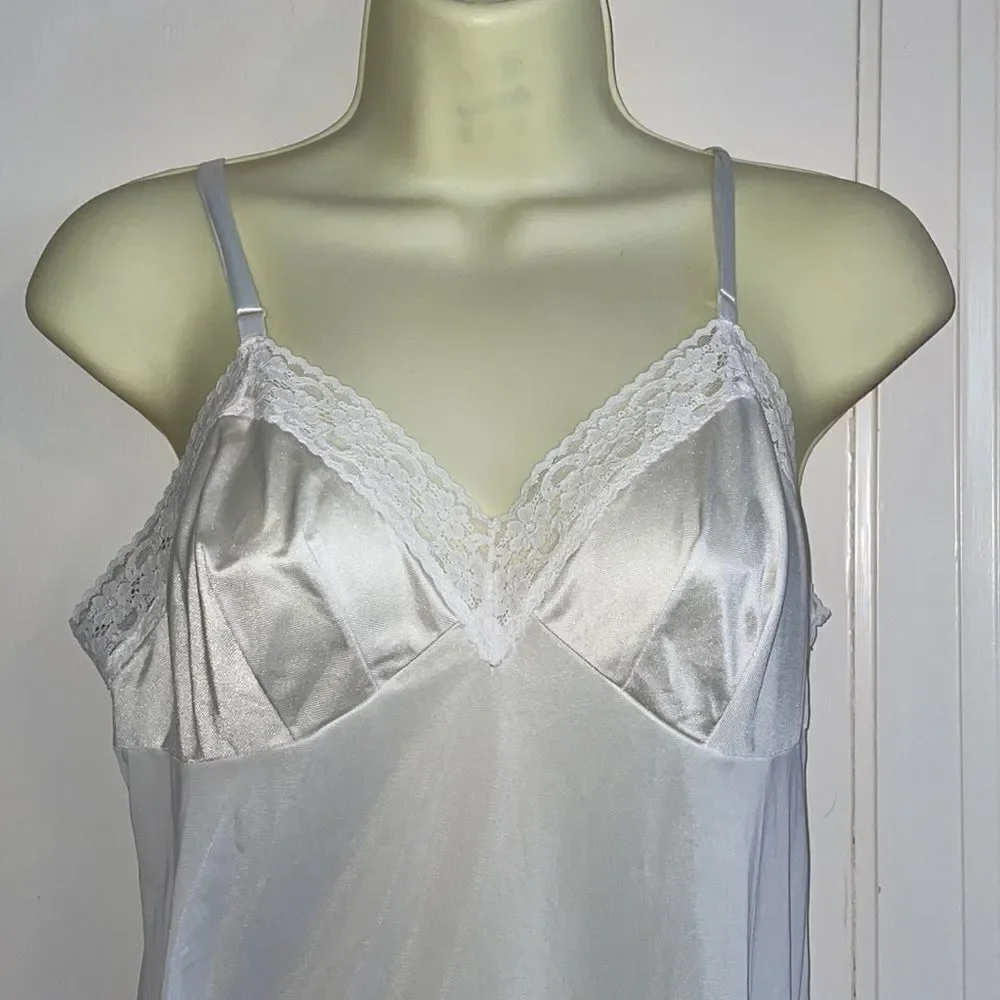 Vtg Vanity Fair white full slip with lace details - Picture 2 of 7
